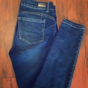 Like new! Stretchy Juicy couture jeans size 4